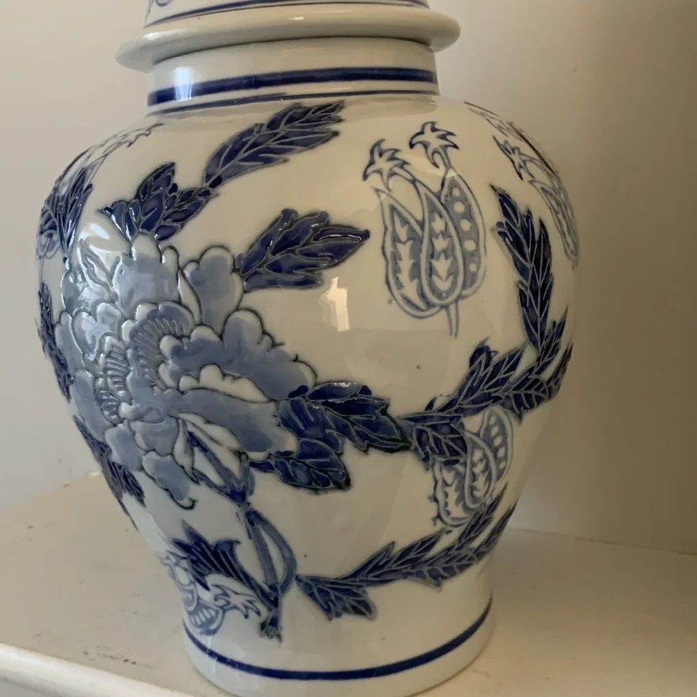 Chinoiserie blue white ginger jar vase with lid New tradition ceramic home decor